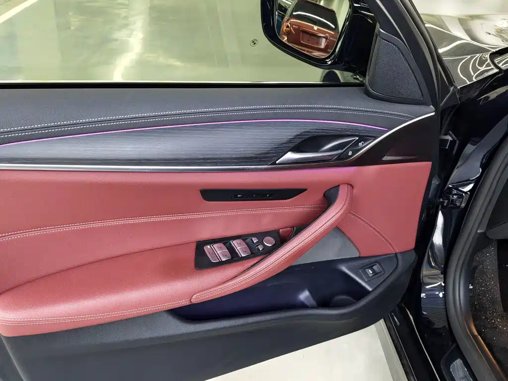 BMW 5 Series — миниатюра 13