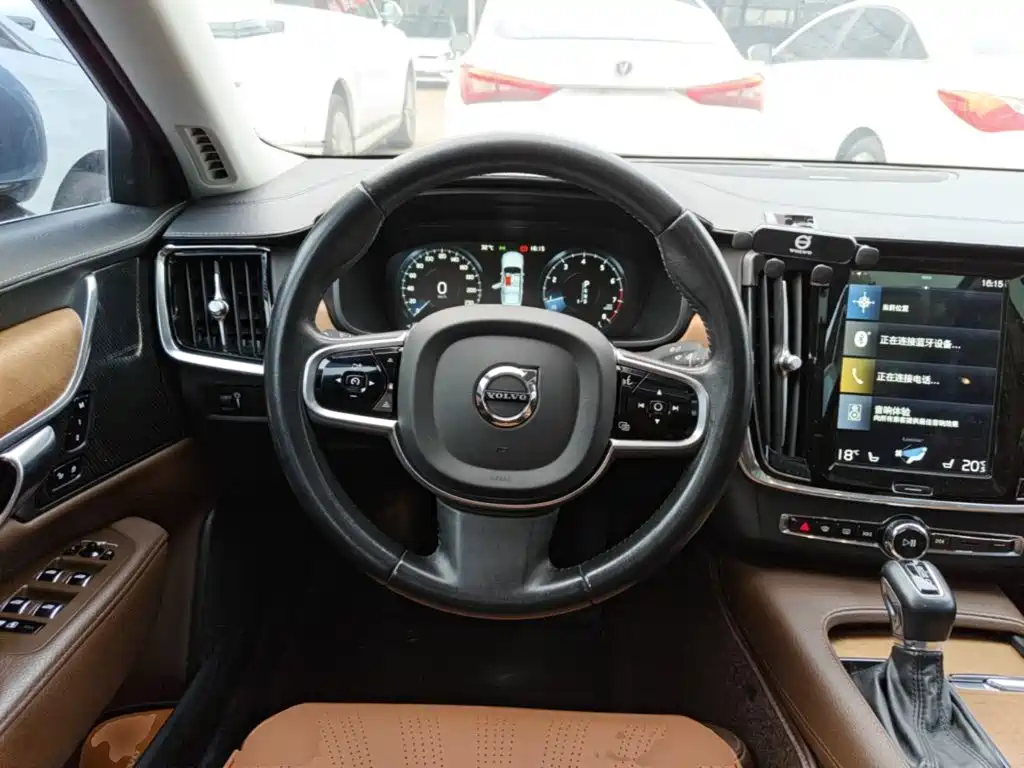 Volvo S90 — миниатюра 7