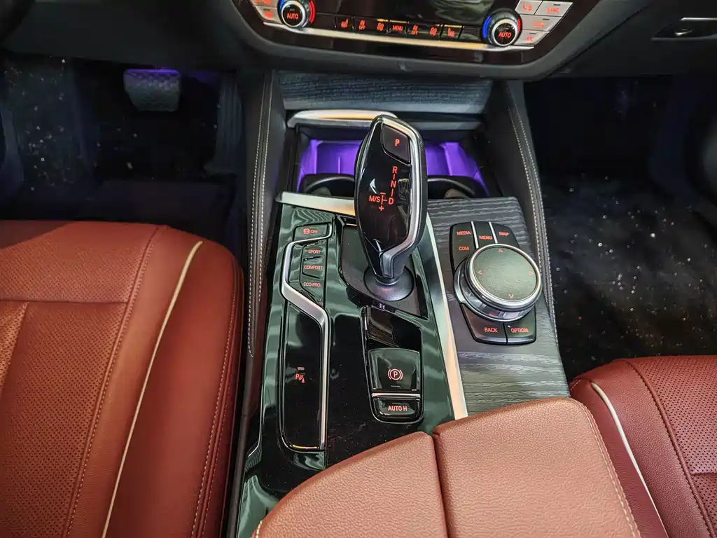 BMW 5 Series — миниатюра 9