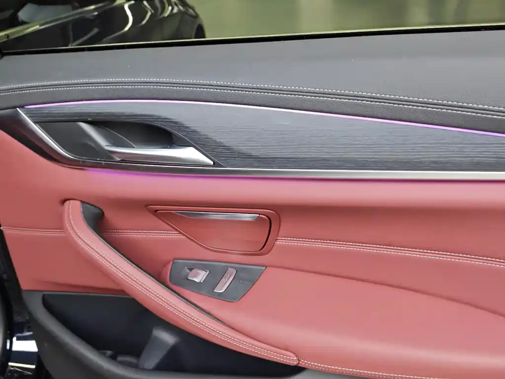 BMW 5 Series — миниатюра 12