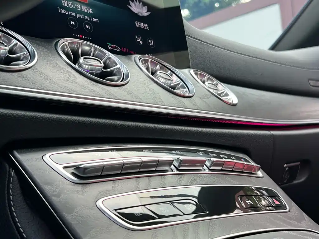 MERCEDES-BENZ E CLASS