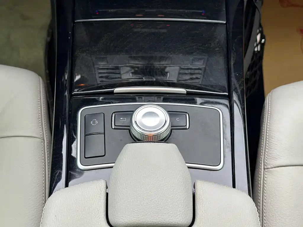 Mercedes-Benz E-Class — миниатюра 21