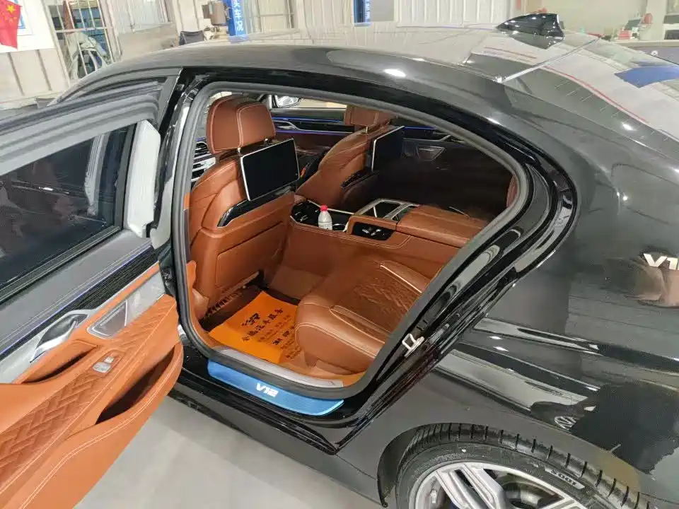 BMW 7 Series — миниатюра 4