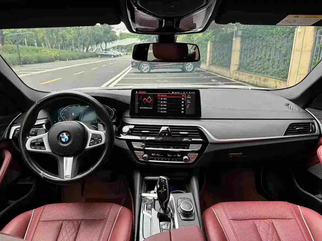 BMW 5 Series — миниатюра 7