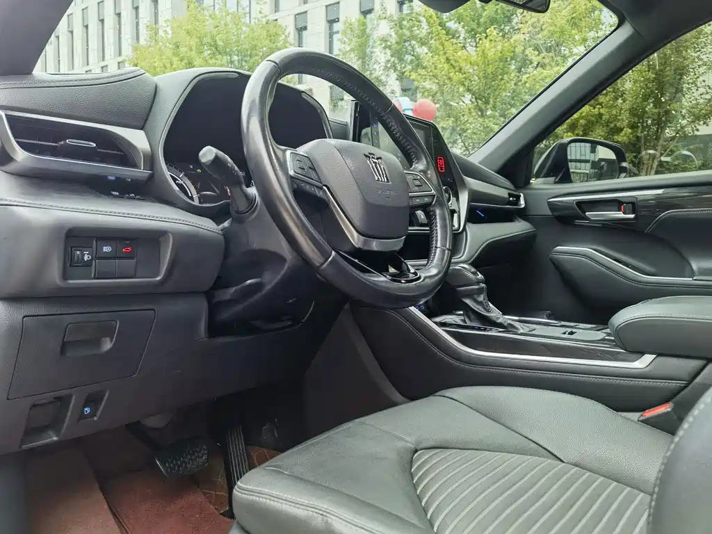 Toyota Crown Kluger — миниатюра 7