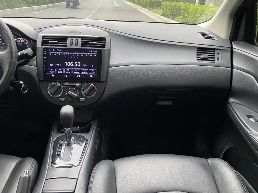 Nissan Tiida — миниатюра 9