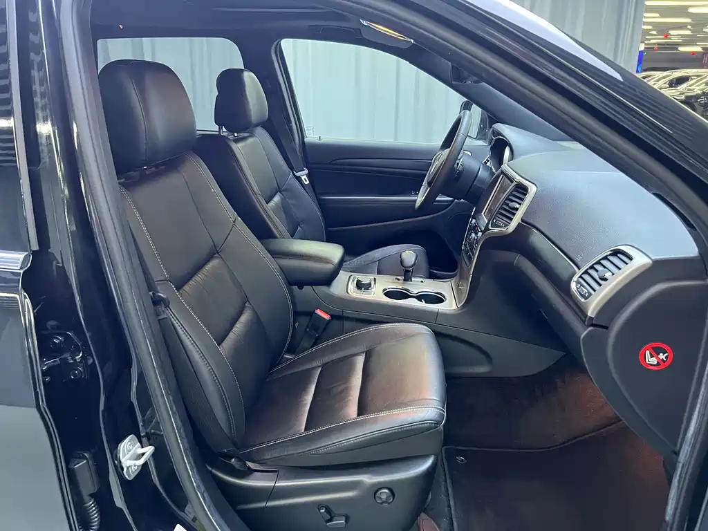 Jeep Grand Cherokee (Import) — миниатюра 12