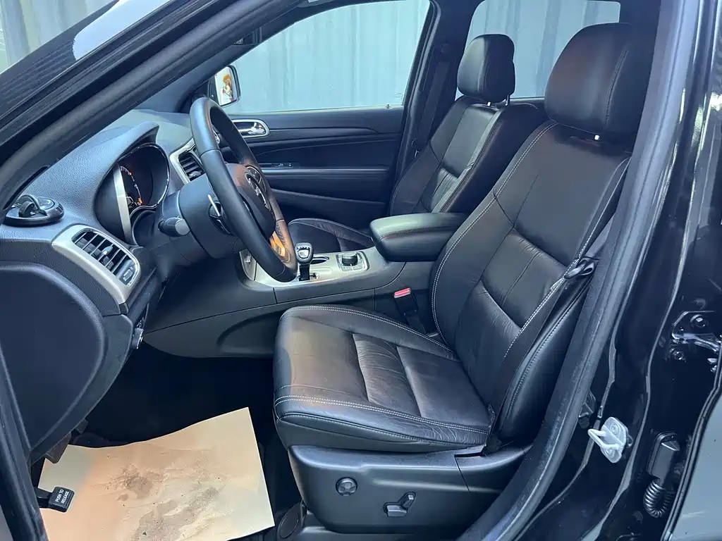 Jeep Grand Cherokee (Import) — миниатюра 9