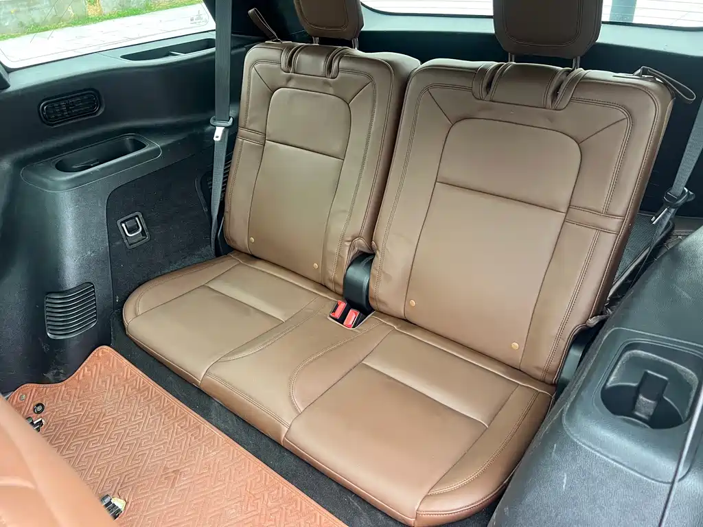 Lincoln Aviator — миниатюра 24