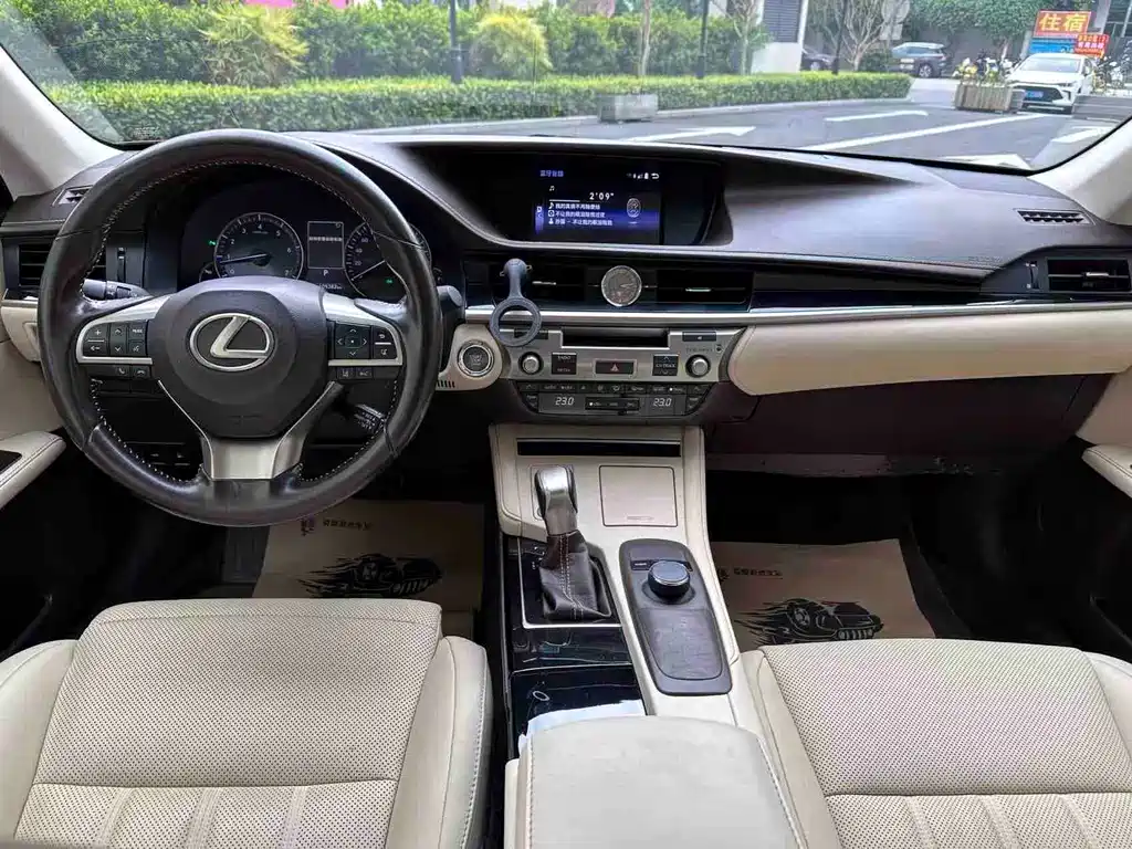 LEXUS ES