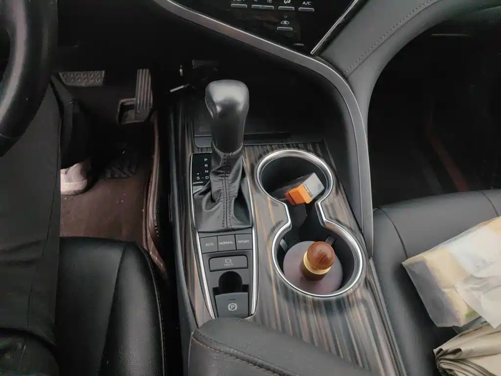 Toyota Camry — миниатюра 11