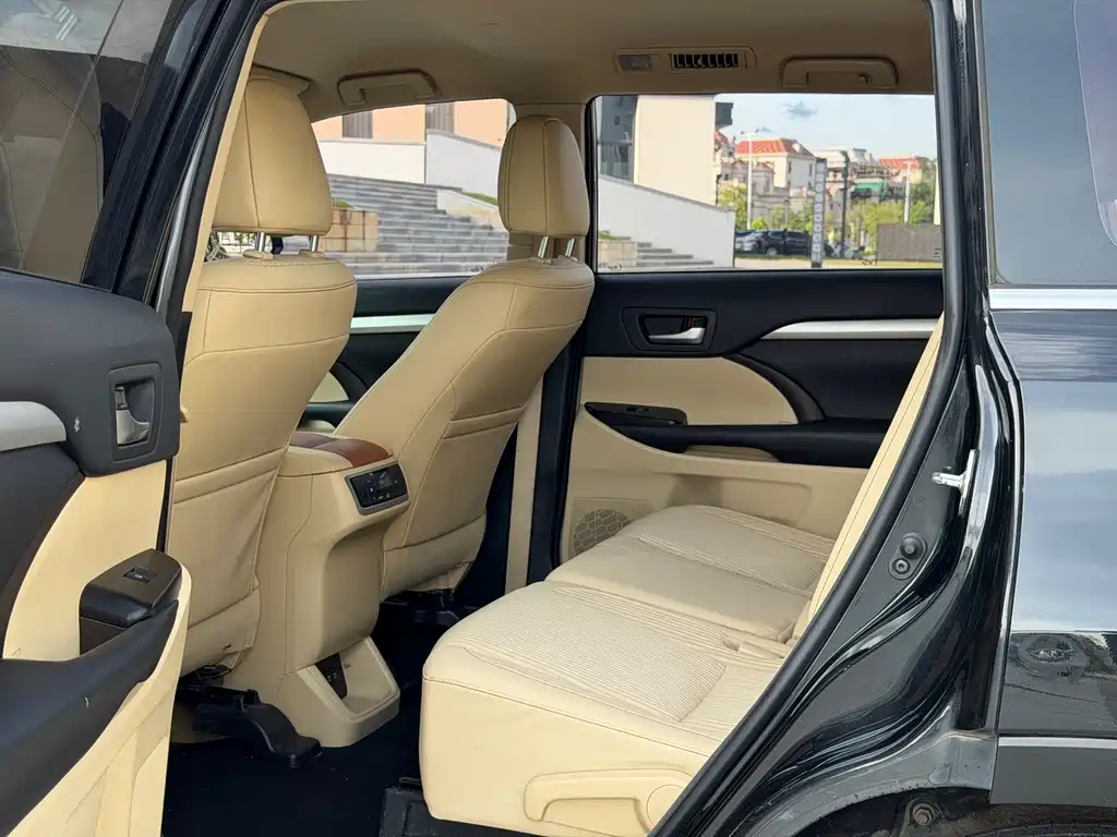 Toyota Highlander — миниатюра 10