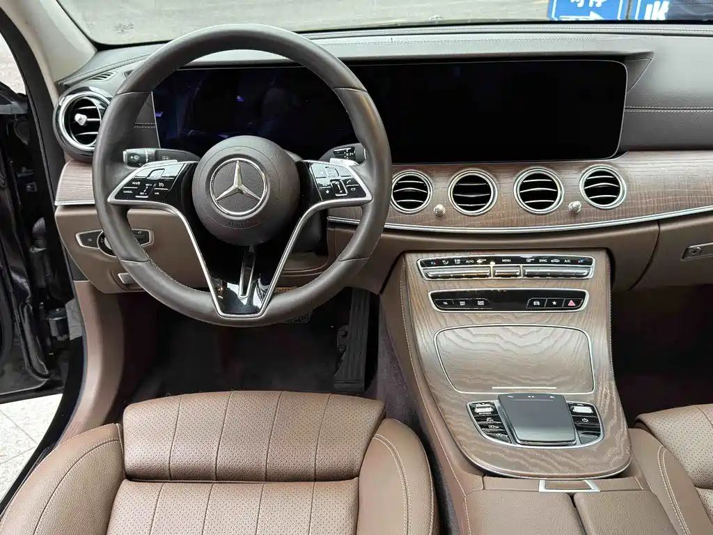 Mercedes-Benz E-Class — миниатюра 8