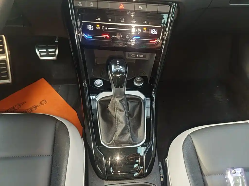 Volkswagen T-Roc — миниатюра 13