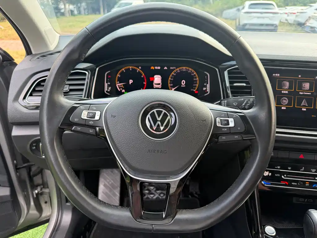 Volkswagen T-Roc — миниатюра 15