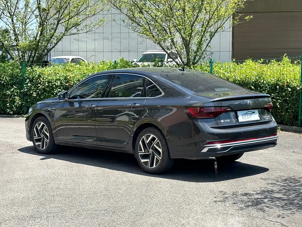 Volkswagen Sagitar 2025 300TSI DSG