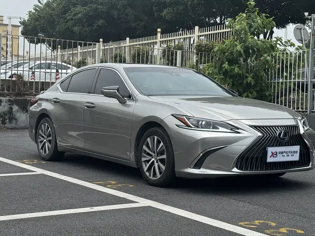 Lexus ES 2020 300h