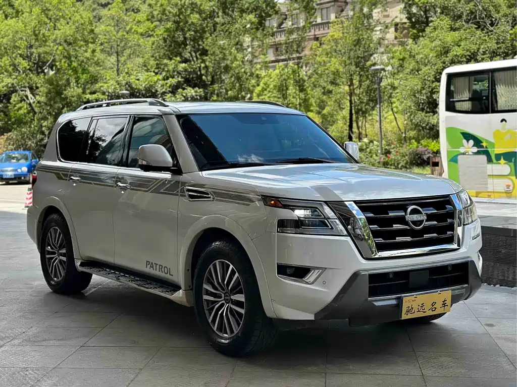 Nissan Patrol ARMADA 5.6L Armada Platinum Edition, фото 3