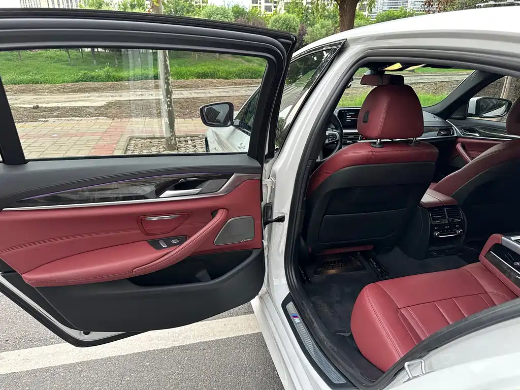 BMW 5 Series — миниатюра 12