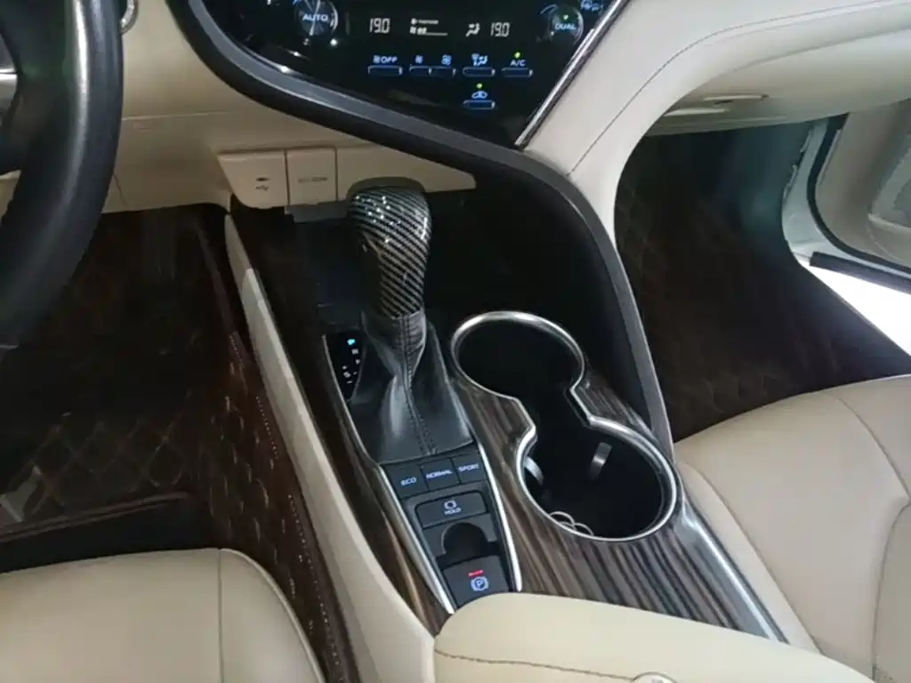 Toyota Camry — миниатюра 14