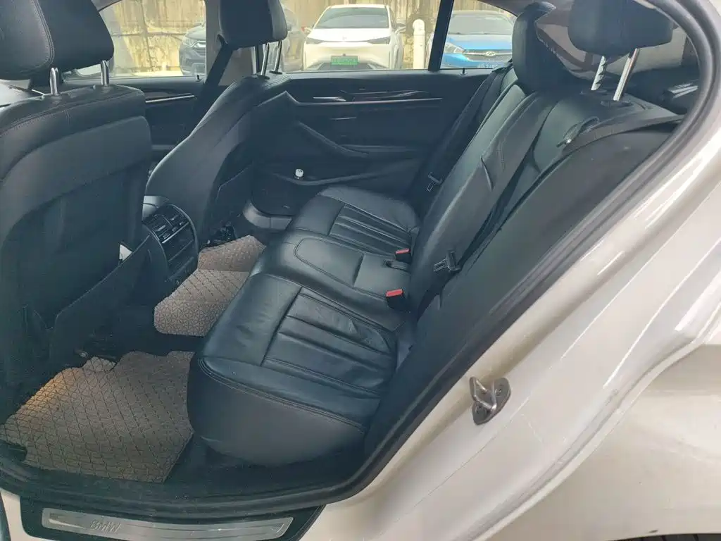 BMW 5 Series — миниатюра 15