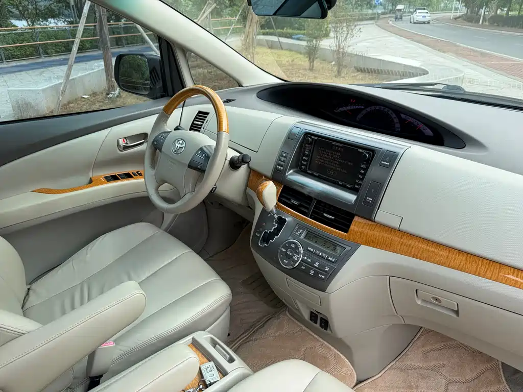 Toyota Previa — миниатюра 10