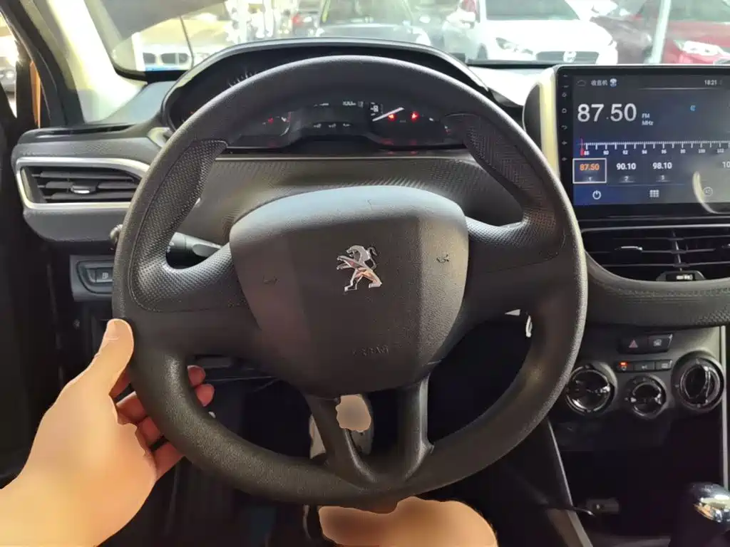 Peugeot 2008 — миниатюра 11