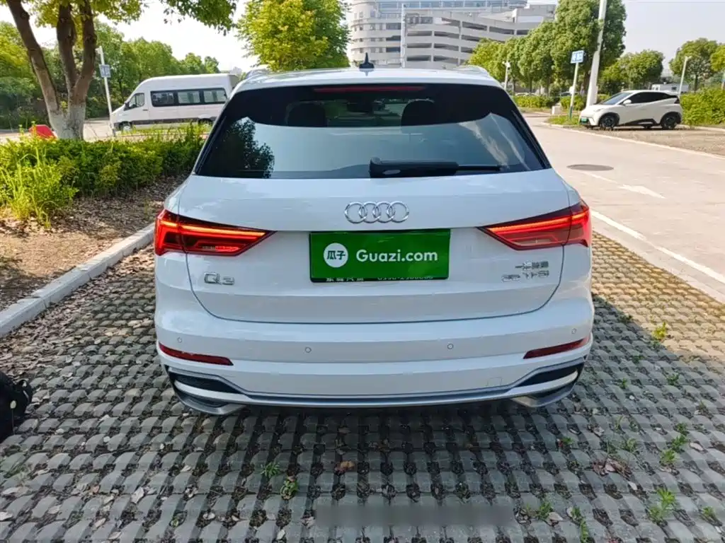 Audi Q3 2023 35 TFSI Fashion (1.4T)