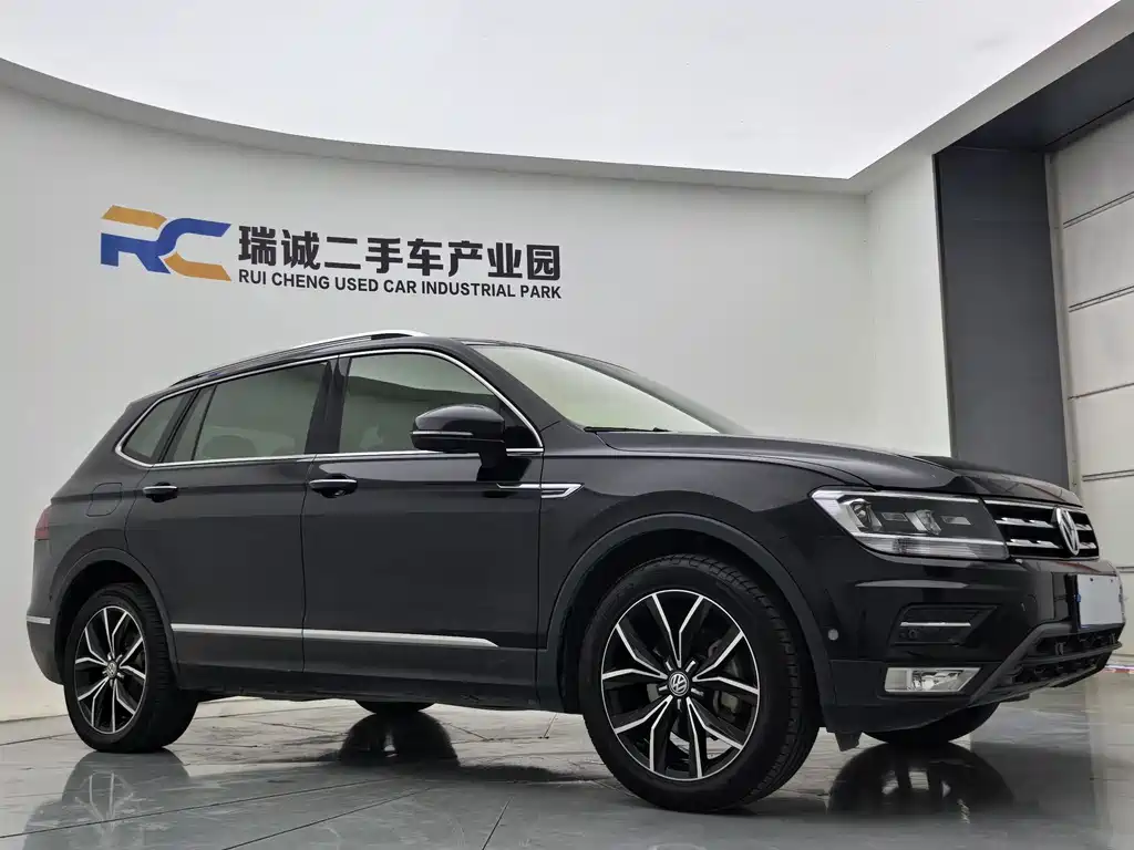 Volkswagen Tiguan L — миниатюра 2