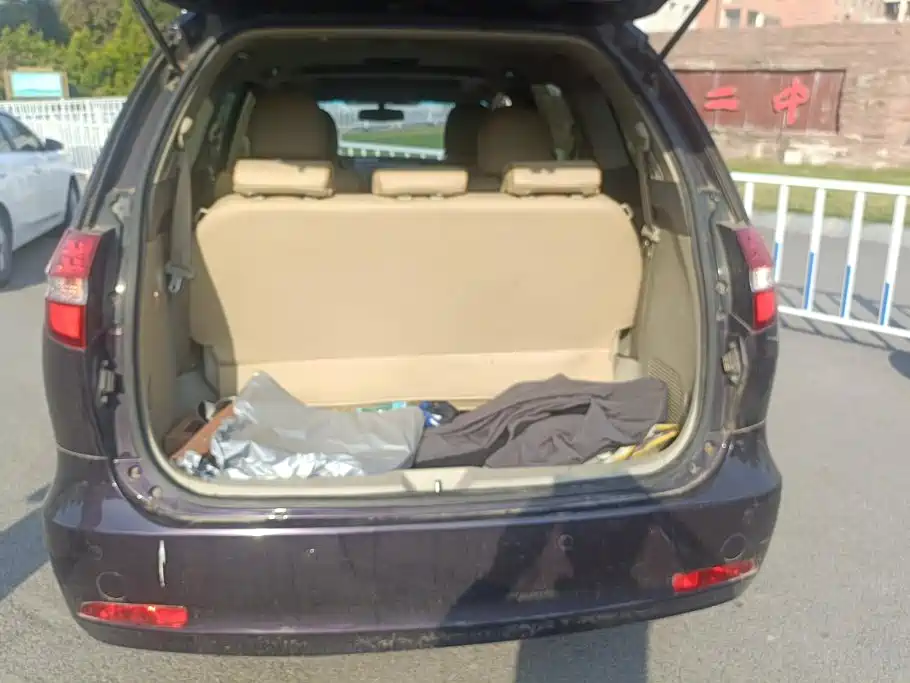 BYD M6 — миниатюра 4