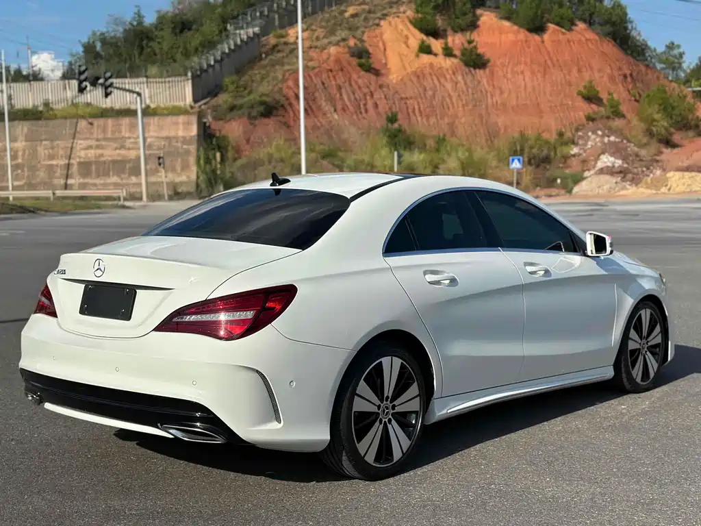 MERCEDES-BENZ CLA