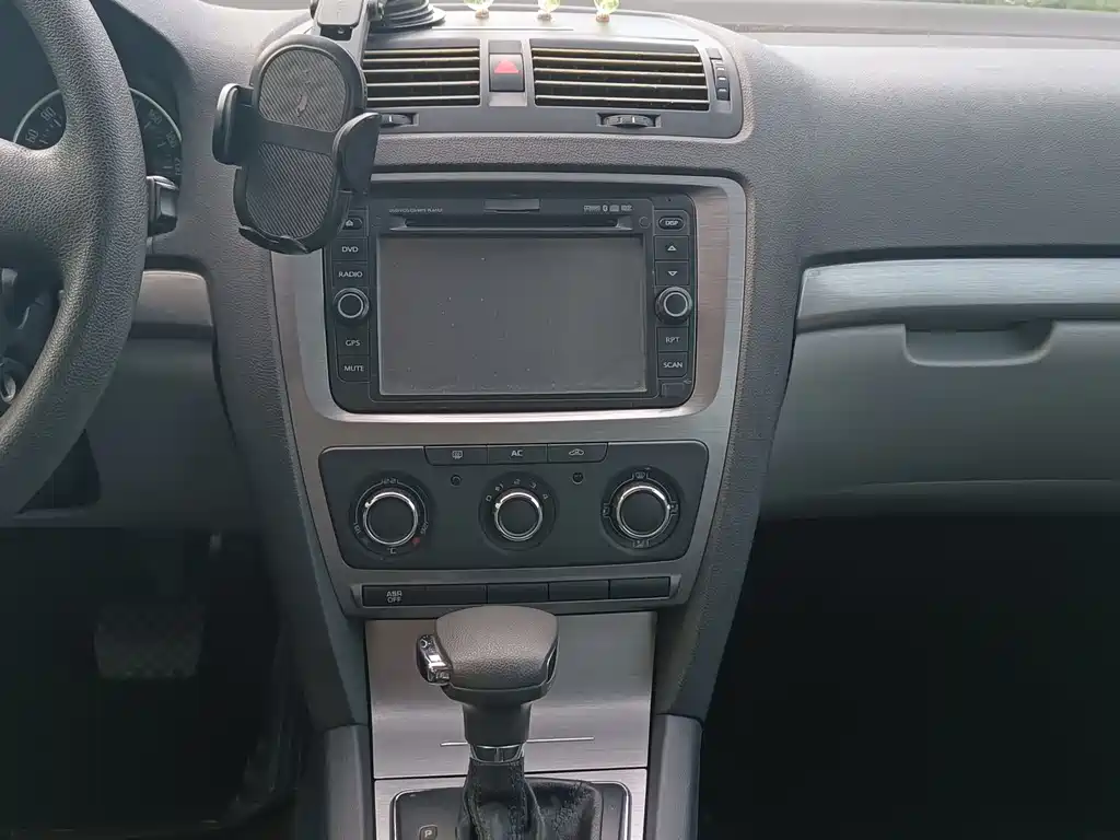 Skoda Octavia 1.6L Auto Comfort Supreme Edition, фото 12