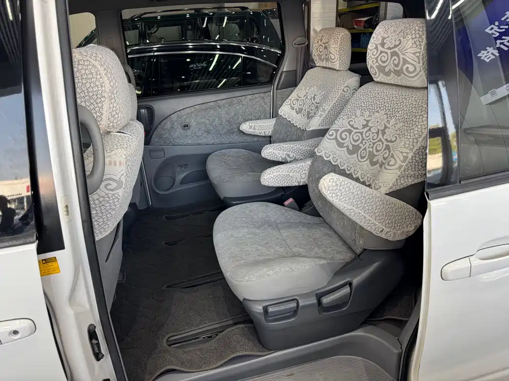 Toyota Previa — миниатюра 9