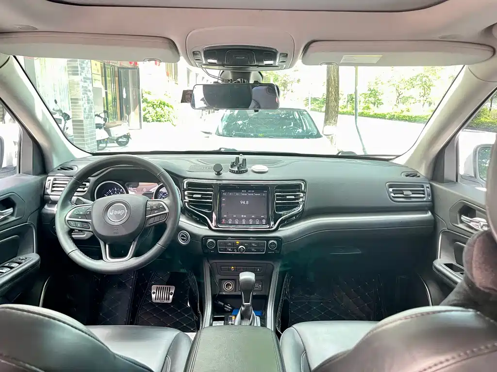 JEEP GRAND COMMANDER