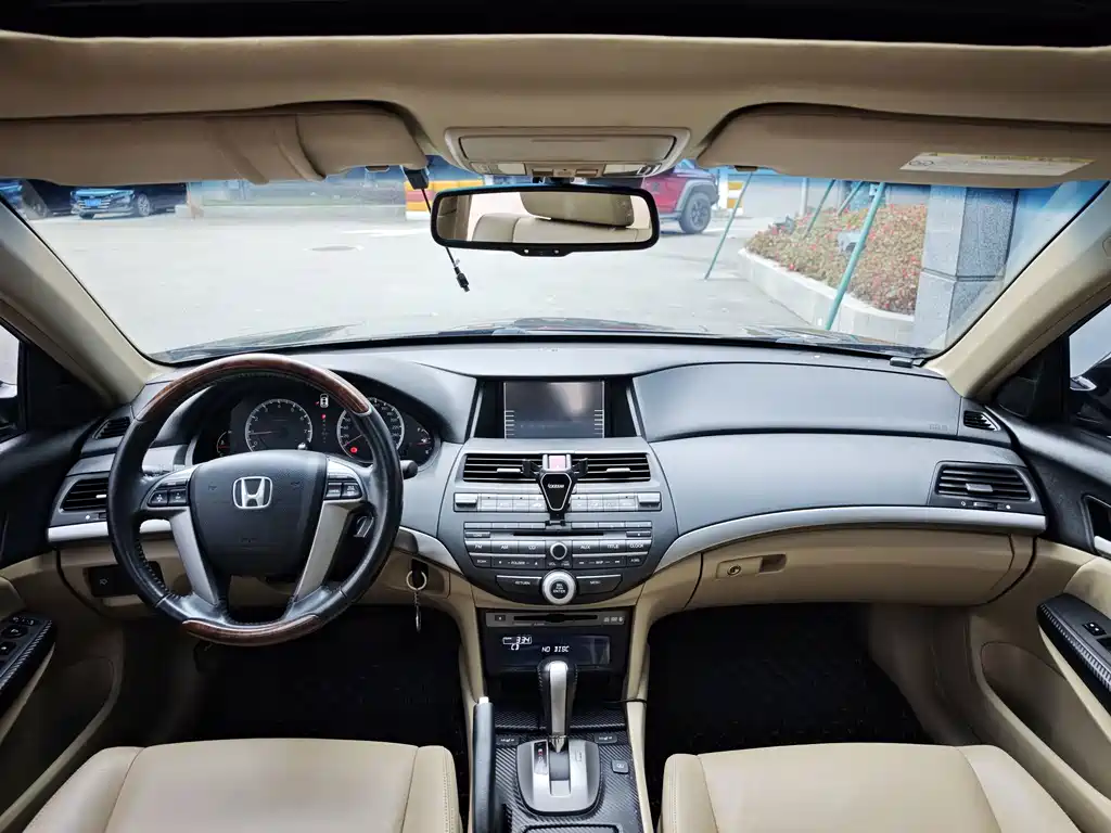 Honda Accord — миниатюра 8