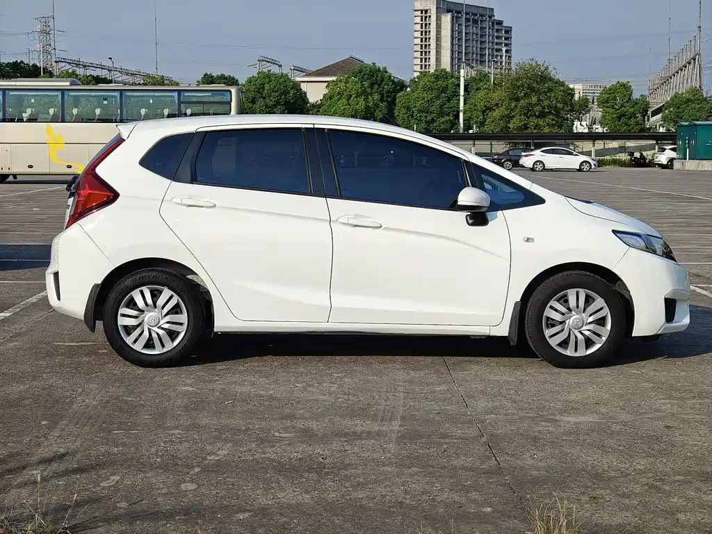 Honda Fit — миниатюра 8
