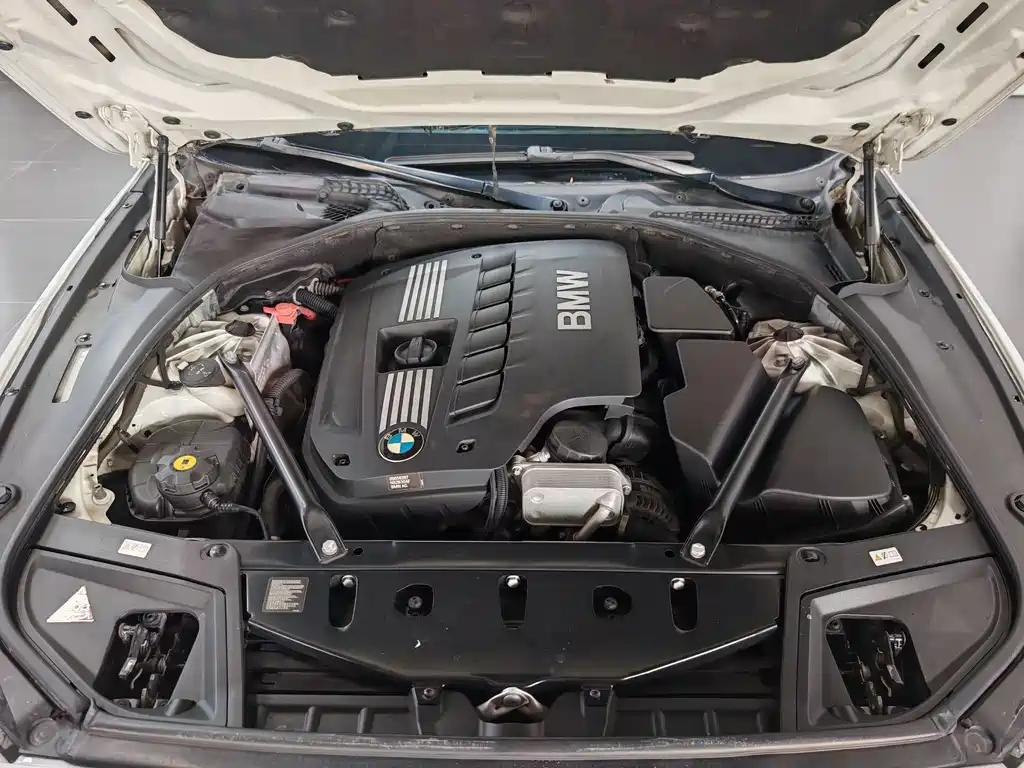 BMW 5 Series — миниатюра 7