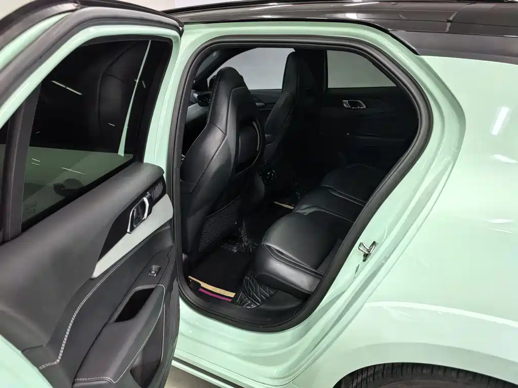 LYNK & CO. 02 HATCHBACK