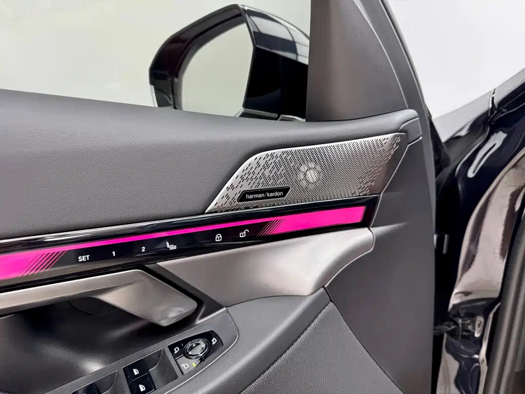 BMW 5 Series — миниатюра 8