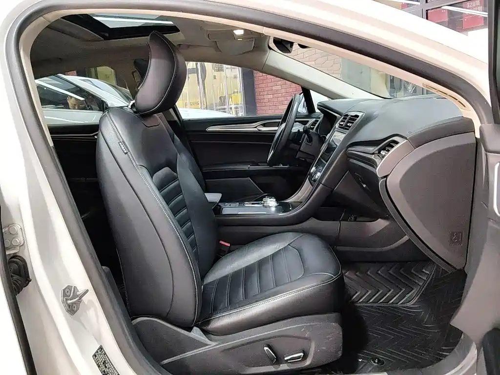 Ford Mondeo — миниатюра 11
