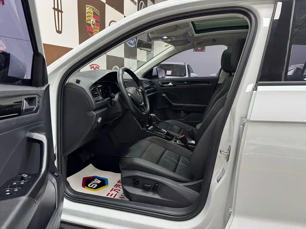 Volkswagen T-Roc — миниатюра 7