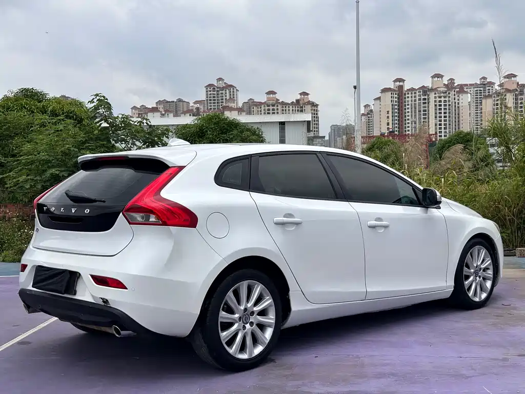 Volvo V40 1.6T Smart Leisure Edition, фото 6