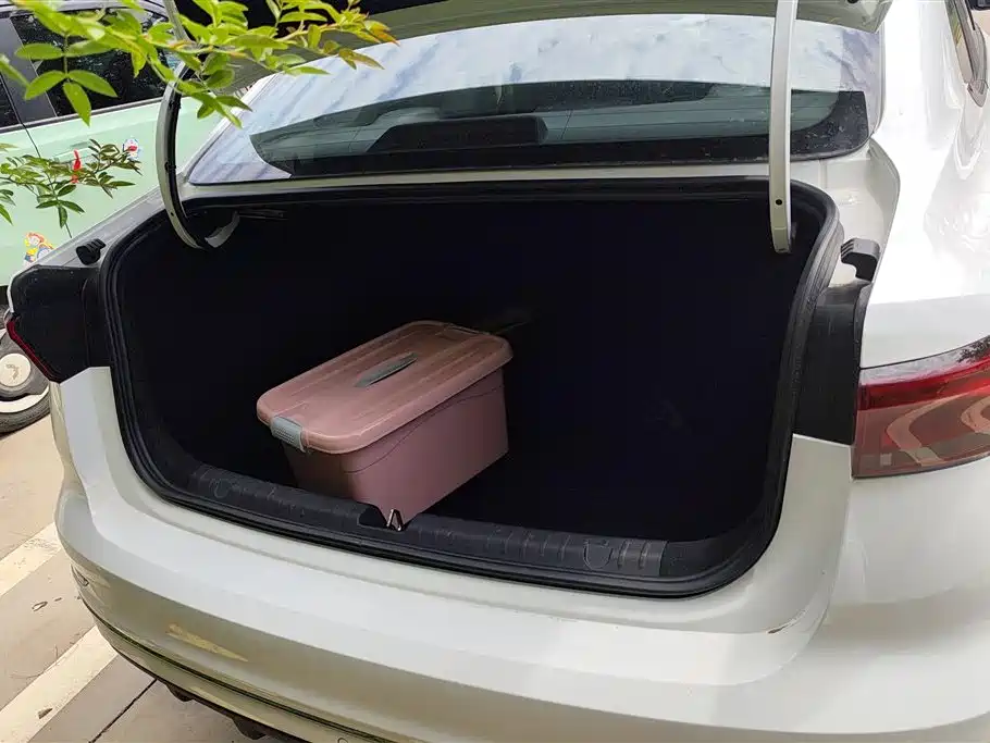 Geely Emgrand 2025 4 1.5L CVT Luxury