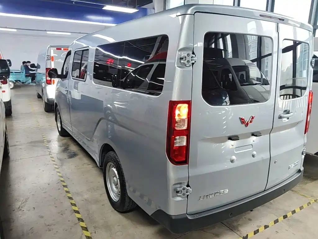 Wuling Yangguang — миниатюра 5