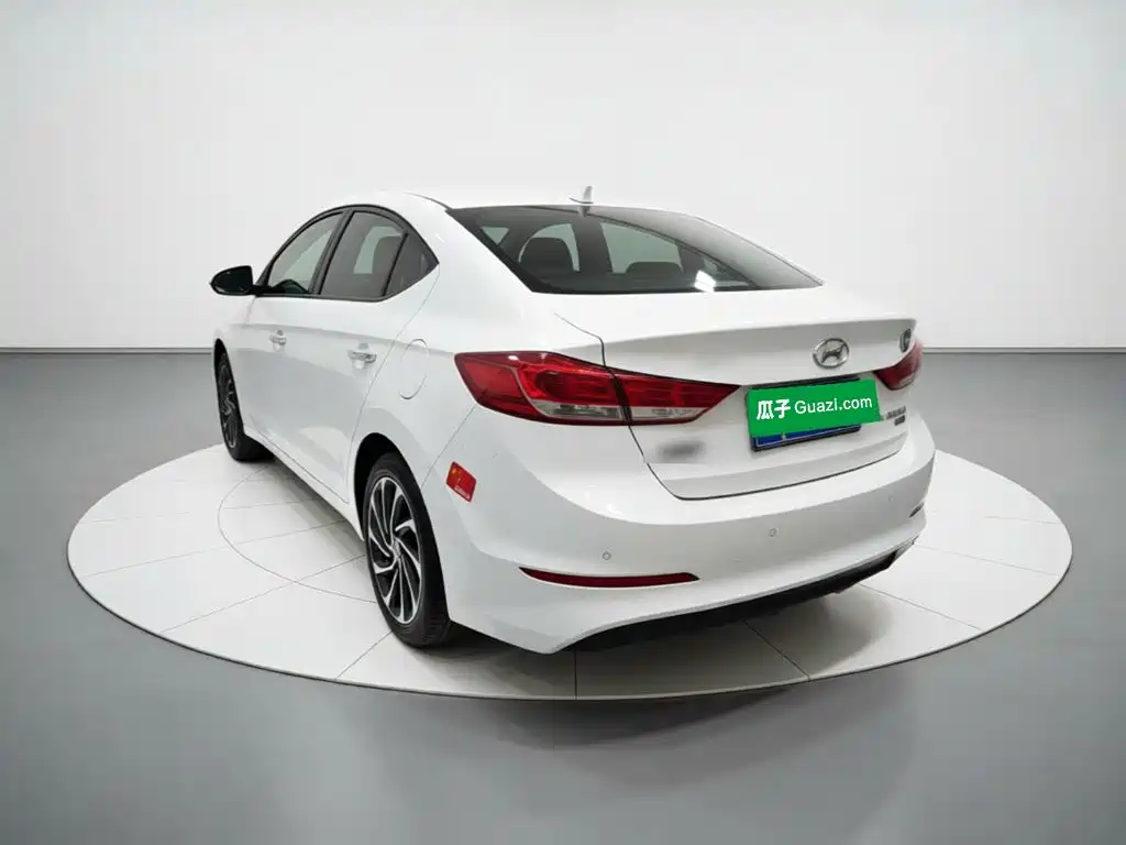 Hyundai Elantra — миниатюра 4