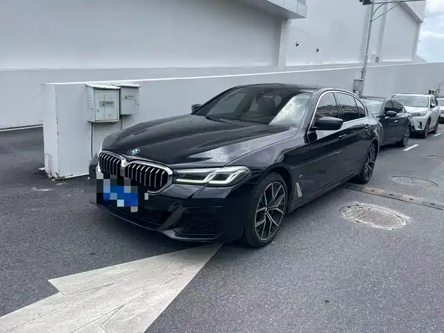 BMW 5-Series — фото 1