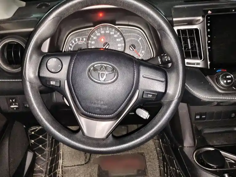 Toyota RAV4 — миниатюра 6