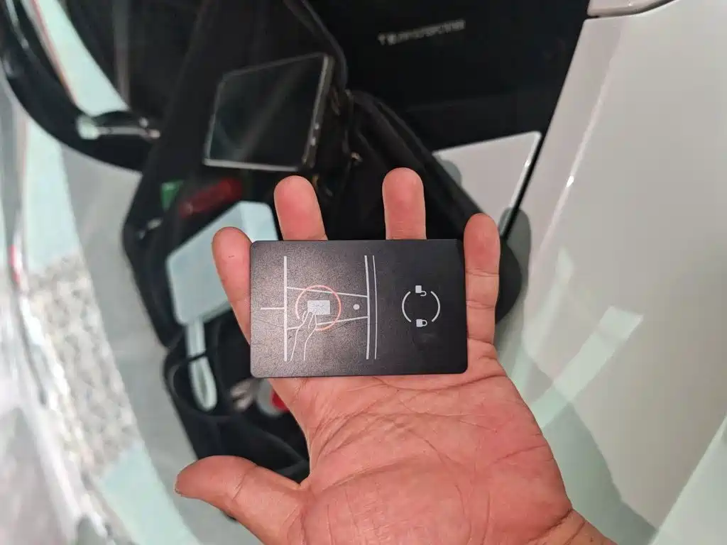 Tesla Model Y — миниатюра 9