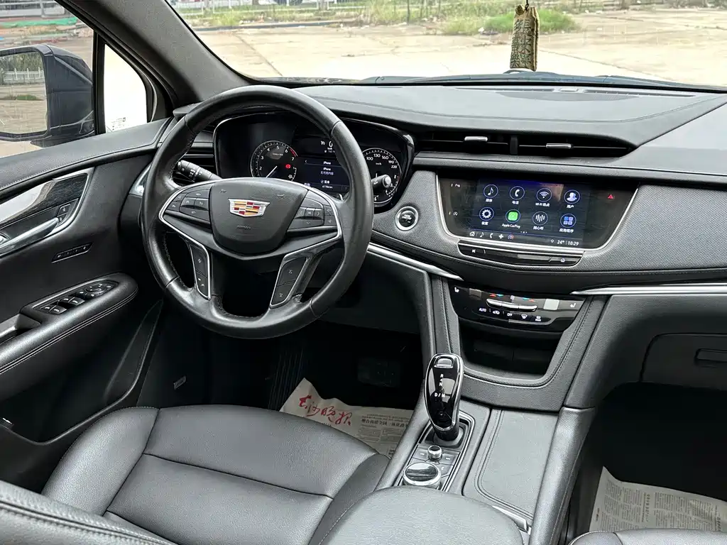 CADILLAC XT5