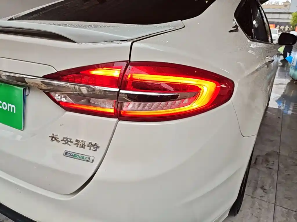 Ford Mondeo — миниатюра 8